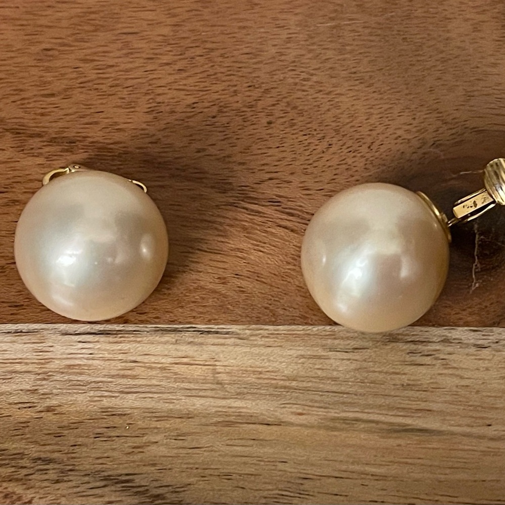 Gold-Tone Clip Pearl Earrings in Cream